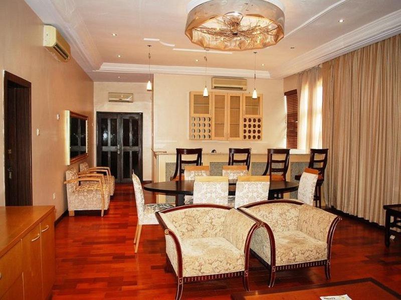 Owu Crown Hotel Ibadan Buitenkant foto