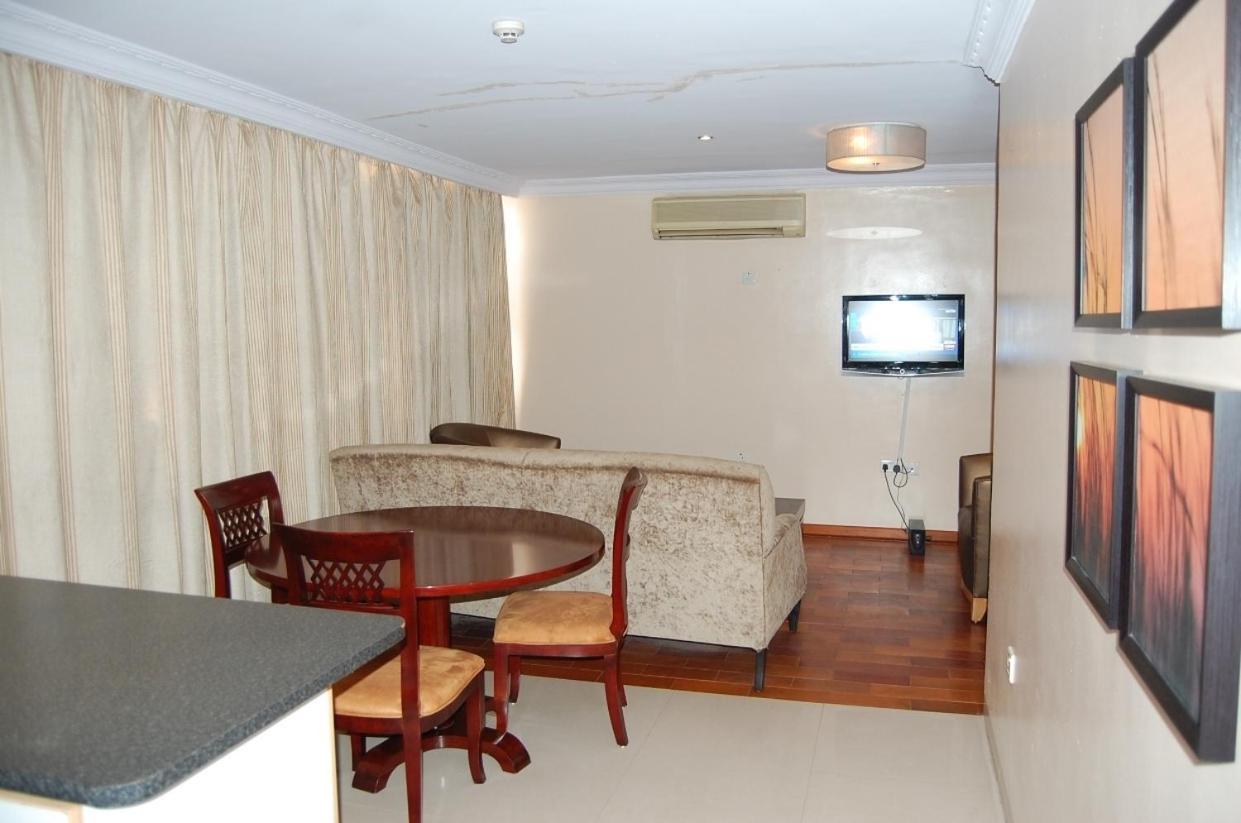 Owu Crown Hotel Ibadan Buitenkant foto