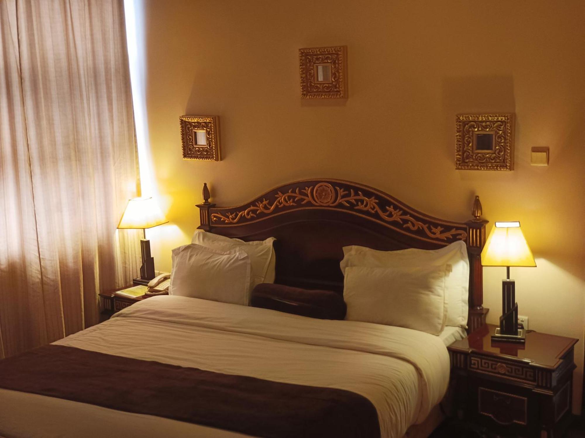 Owu Crown Hotel Ibadan Buitenkant foto