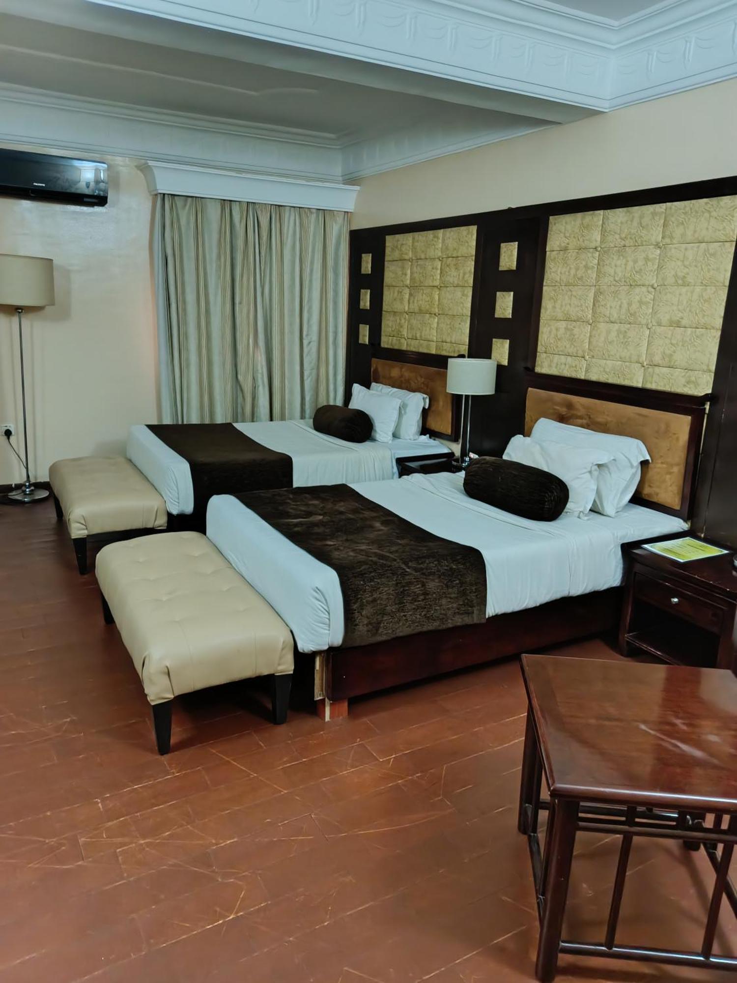 Owu Crown Hotel Ibadan Buitenkant foto